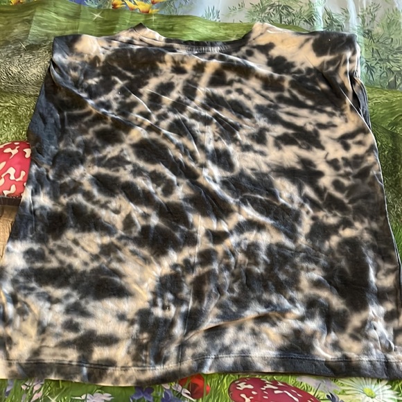 Hudson Jeans Shoulder Pad T-Shirt, Black Tie Dye, Big Girls XL or Women’s XS/S - Picture 6 of 7